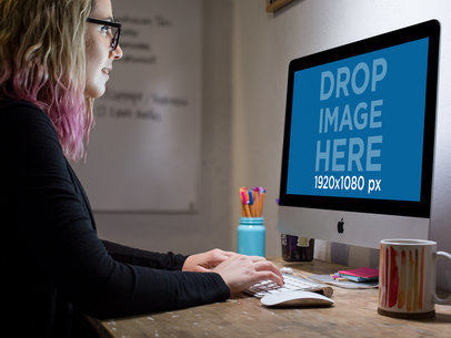 Girl Working in an iMac While Wearing Glasses at the Office a16260